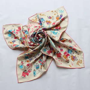 Top qualité été femmes rétro noix de cajou écharpe doux imprimé fleuri carré personnalisé tête wrap mode Satin soie écharpe à vendre - Product Image 5