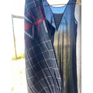 ชุดเดรสแบล็ค แจมดานี อิคัต ทรงหลวม ผ้าชีฟอง - Product Image 4