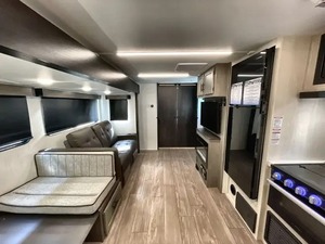 Remolque usado 2026 F-O-R-E-S-T R-I-V-E-R C-H-E-R-O-K-E-E A-L-P-H-A W-O-L-F 2-5-R-B listo para la venta - Product Image 2