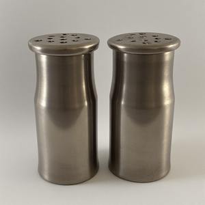 Elegante molinillo de sal y pimienta de latón con acabado plateado antiguo artesanal Diseñado para interiores de comedor decorativos - Product Image 4