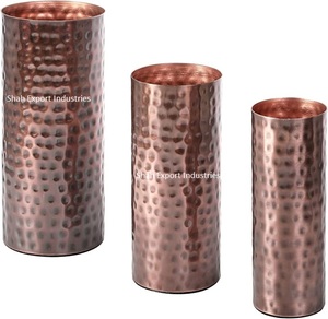 Florero de mesa de Metal en tono cobre para decoración del hogar y la boda jarrones florales de diseño martillado en forma de cilindro - Product Image 5