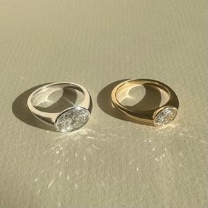 {"defaultLocale":null,"langAndValueMap":{"es_ES":{"autoTranslate":true,"value":"Anillo de compromiso de plata 925 con diamante cultivado en laboratorio de corte ovalado exclusivo, diseño personalizado, proveedor directo del fabricante","translateEngineVersion":"AE_TRANS"}}} - Product Image 4