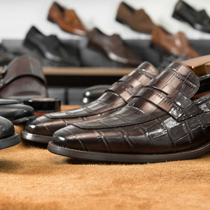 Chaussures décontractées pour hommes en cuir gaufré de style européen haut de gamme, cuir de première qualité fabriqué à la main, style décontracté chic - Product Image 3