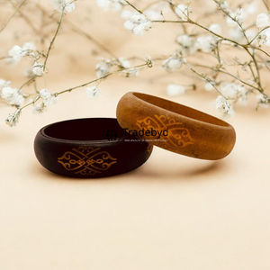 Bracelets en bois de créateur pour femmes élégantes-Look de boutique de bijoux naturels fabriqués à la main par Tradebyd - Product Image 2