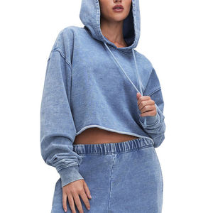 Pull à capuche tendance pour femmes, effet délavé, coupe courte, manches longues tombantes, ourlet coupé, broderie 3D personnalisée - Product Image 3