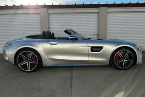 Mercedes-AMG GT C Roadster d'occasion haut de gamme, modèle 2018, environ 6 100 milles, V8 biturbo - Product Image 2