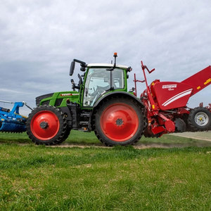 Claas 500 Vario 145 Tractor agrícola usado 4x4 Bomba de motor diésel de 4 cilindros Maquinaria agrícola Engranaje de alta productividad - Product Image 4
