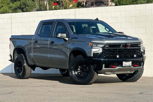 Chevrolet Silverado 1500 ZR2 2024 Usada en Perfectas Condiciones, Cabina Doble, Tracción en las Cuatro Ruedas - Product Image 2