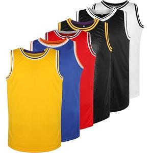 Ropa deportiva personalizada sin mangas para hombre, camiseta de baloncesto, conjuntos de pantalones cortos con logotipo personalizado en tallas para adultos hechos en Pakistán - Product Image 3