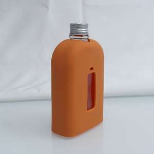 Petaca de vidrio Premium Petaca personalizada para hombres con manga de silicona de larga duración - Product Image 3