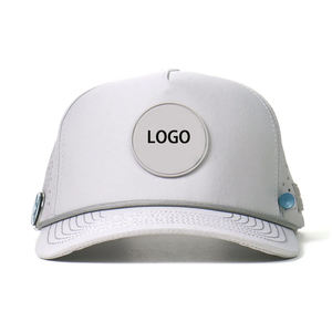 Gorra de golf impermeable deportiva de 5 paneles con parche de goma con logo, diseño de corte láser, marcador de bola magnético y soporte para tees, estilo urbano empresarial - Product Image 1