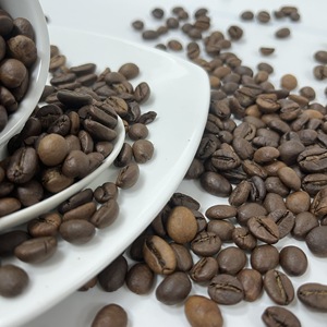 Grains de café robusta torréfiés à haute teneur en caféine Fabriqué au Vietnam Emballé sur demande Prêt à exporter en vrac - Product Image 1