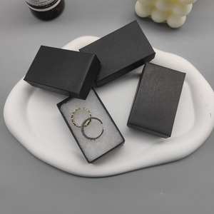 Z21G # Kotak Penyimpanan Perhiasan Hadiah dari Karton Berlapis Emas Ukuran 21, <span class=keywords><strong>2</strong></span>-1/<span class=keywords><strong>2</strong></span> X 1-1/<span class=keywords><strong>2</strong></span> X 7/8, Diisi Kapas, Kotak Cincin Kecil - Product Image 4