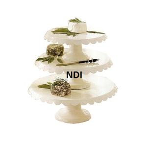 ชุดขาตั้งเสิร์ฟคัพเค้กสไตล์อเมริกัน สีขาวเคลือบผง จำนวนสามชิ้น สำหรับงานแต่งงานสุดหรูและของตกแต่ง - Product Image 1