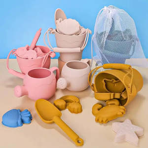 Jeux de plage en plastique pour enfants, jouets de plage d'été emballés dans un sac en filet pour enfants - Product Image 1