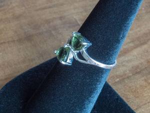 Bague fine en moldavite de qualité musée en argent sterling 2x6mm à mille milliards de facettes Alliance - Product Image 5