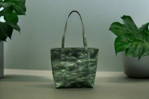 Sac fourre-tout en cuir véritable Modern Heritage pour femme avec finition polie élégante - Product Image 2