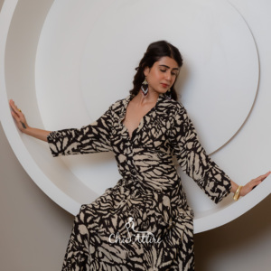 Robe longue élégante bohème à col en V imprimé monochrome abstrait écologique vacances fluides trois-quarts Option à manches courtes - Product Image 5