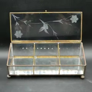 Boîte à bijoux et coffre au trésor avec couvercle découpé au laser et cadre en métal doré, qualité fantastique - Product Image 3