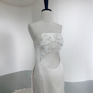 Vestido de Novia Moderno Brillante con Cuello Barco, Satén, Corte Sirena, Cola Capilla, Encaje y Flores de Cristal para NT121 - Product Image 4