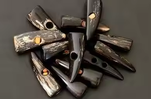 100% corne de buffle naturelle bascule boutons à 2 trous faits à la main décoration de vêtements écologiques par artisanat en croissant - Product Image 6