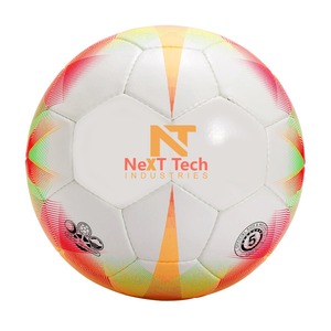 Tech Industries Ballon d'entraînement de football Matériau PU à des fins d'entraînement avec un design personnalisé et un logo personnalisé - Product Image 2