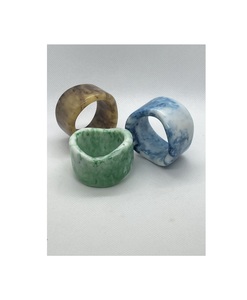 Servilleteros de resina de moda con detalles en piedras preciosas adecuados para realzar la belleza de las mesas de bodas y eventos - Product Image 6