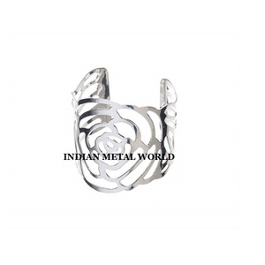 แหวนรัดผ้าเช็ดปากเหล็กสีเงินขนาดและการออกแบบที่น่าสนใจ - Product Image 2