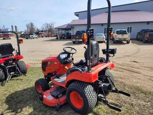 Tractor compacto Kioti CS2520 de 25HP económico, con motor diésel confiable, ideal para cortar césped, labrar tierra y operaciones agrícolas ligeras. - Product Image 4