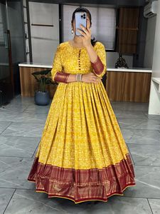 El último vestido de Anarkali de trabajo de seda estampado de algodón de diseñador por Fab Zone - Product Image 3