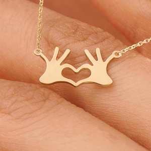 Collar Minimalista Cristiano con Corazón de Manos Entrelazadas, Chapado en Oro y Rodio, Plata de Ley 925, Color Personalizado, Unisex, Romántico - Product Image 1