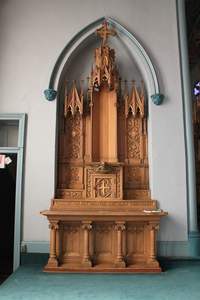 Altar clásico de madera de teca tallado a mano para el hogar Altar cristiano de madera con estatua de Jesús Santuario de Jesús en acabado de madera clásico - Product Image 3