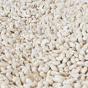 Vente en gros de haute qualité Ww180 Ww320 Vente en gros de noix de cajou brutes Usine Santigo au Vietnam Exportée vers l'Asie, l'UE, le Moyen-Orient - Product Image 1