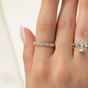 Bague de fiançailles en or 14 carats, taille radiant, sertie invisible, 2,50 carats, diamant de laboratoire cultivé certifié IGI - Product Image 3