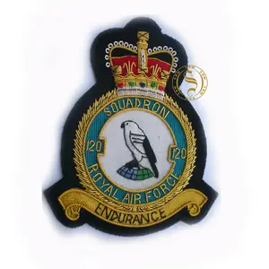 Hoge Kwaliteit Koninklijke Blazer Badges Voor Officier Uniform Vizier Hoed Insignes Goedkope Prijs Familie Crest Borduurwerk Patches