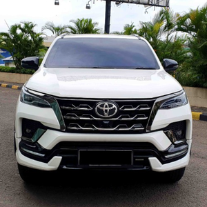 Toyotaa Fortuner nuevo y usado a la venta, espacio interior espacioso y gran valor de reventa - Product Image 3