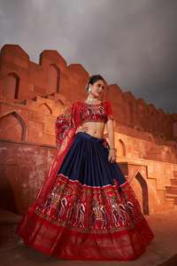 Soporte/Diseño de hoja perenne para adultos Gorgeous Looking Dola Silk Lehenga Choli con Dupatta con lámina y trabajo de impresión al precio más bajo - Product Image 6