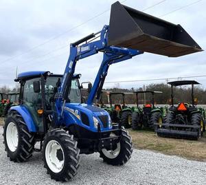 Tractor de Jardín Usado en Buen Estado, TM150 New Holland 8030 4WD, 42HP, Transmisión de Engranajes con Motor y Caja de Cambios en Venta - Product Image 2