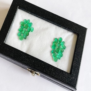 Boucles d'oreilles émeraude exceptionnelles à haute brillance Belles pierres précieuses de qualité AAA vertes naturelles pour la fabrication de bijoux avec certificat IGI - Product Image 5