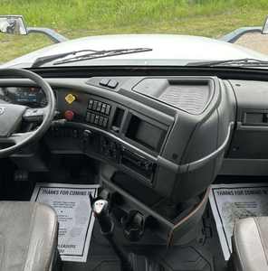 Camiones tractores de larga distancia de alto rendimiento 2019 con cabina espaciosa para la máxima comodidad del conductor y transmisión confiable. - Product Image 2