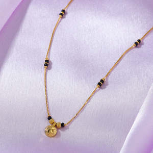 Collar de cuentas finas con colgante de oro Watimani de la colección Heritage Blossom - Product Image 1