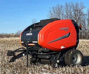 Tractor de marcha atrás BV4580 PREM 4WD de 90HP con caja de cambios, modelo 2023, en venta - Product Image 2