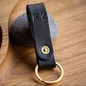 อุปกรณ์ติดตามป้องกันการตกทำจากหนังแท้ป้องกันการตกโลโก้ออกแบบได้เองพวงกุญแจพวงกุญแจสำหรับ LKC-0046ปิ๊กกีตาร์ - Product Image 1