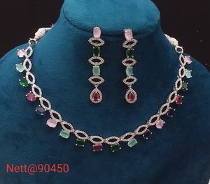 Ensemble de bijoux en diamants américains à la mode pour femmes Collier gracieux avec boucles d'oreilles assorties Parfait pour les fêtes et les célébrations - Product Image 6