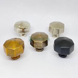 Tiradores hexagonales de latón con acabado personalizado para armario, tiradores para cajones de armario antiguos únicos, venta al por mayor - Product Image 2