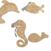 Meilleure qualité Simple fait à la main Nature osier suspendu jonc de mer bambou dauphin tissé rotin hippocampe petit poisson enfants chambre décor
