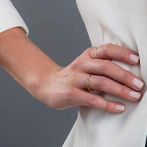 Anillo de Boda de Media Eternidad con Diamantes Redondos Negros para Mujer - Product Image 2