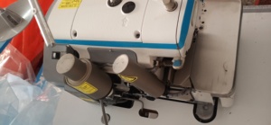 Máquina de Coser <span class=keywords><strong>Overlock</strong></span> Industrial de 4 Hilos <span class=keywords><strong>JACK</strong></span> <span class=keywords><strong>C4</strong></span> Usada con Cortahilos Automático - Product Image 2