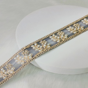 Mini tela de encaje de diamante Moti personalizada Zari Work bordado disponible en colores personalizados diseño de encaje gris varios anchos - Product Image 3