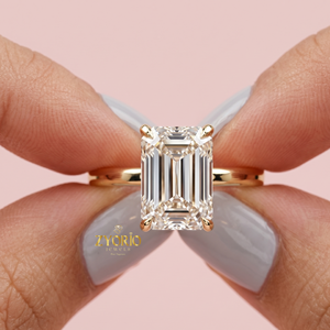 Bague de fiançailles en or 18 carats avec moissanite taille émeraude, bague solitaire de luxe pour femme - Product Image 4